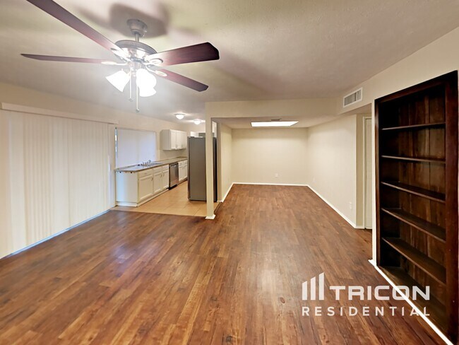 Building Photo - 7125 Hardwood Trail