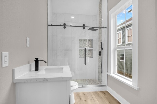 Building Photo - 614 11th St