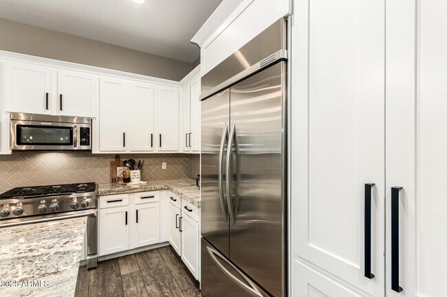 Building Photo - 9250 E Via De Vaquero Dr