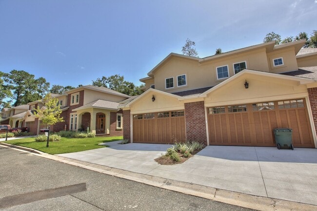 Building Photo - Unbelievable 3 Bedroom 3 Bathroom Upscale Town Home