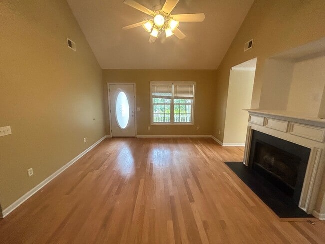 Building Photo - 208 Charles Towne Ct