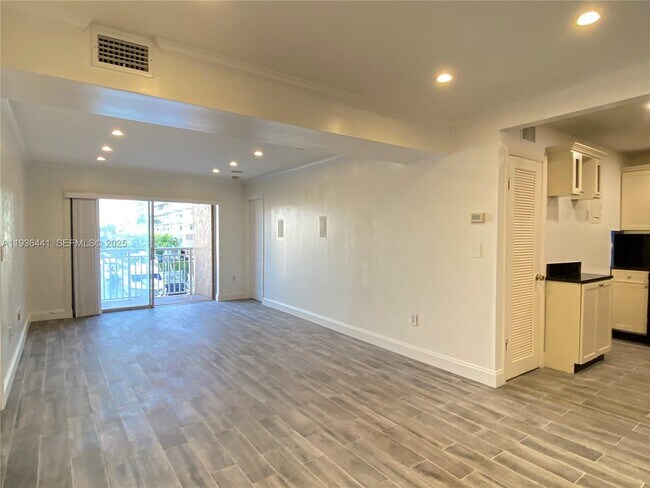 Building Photo - 17051 NE 35th Ave