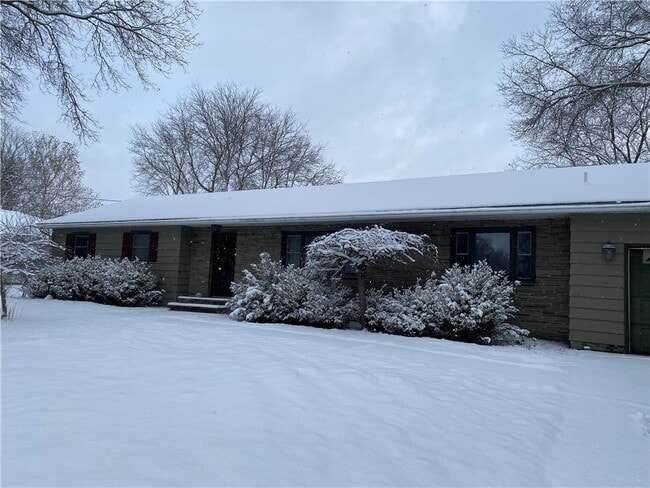 Building Photo - 33 Suburban Dr