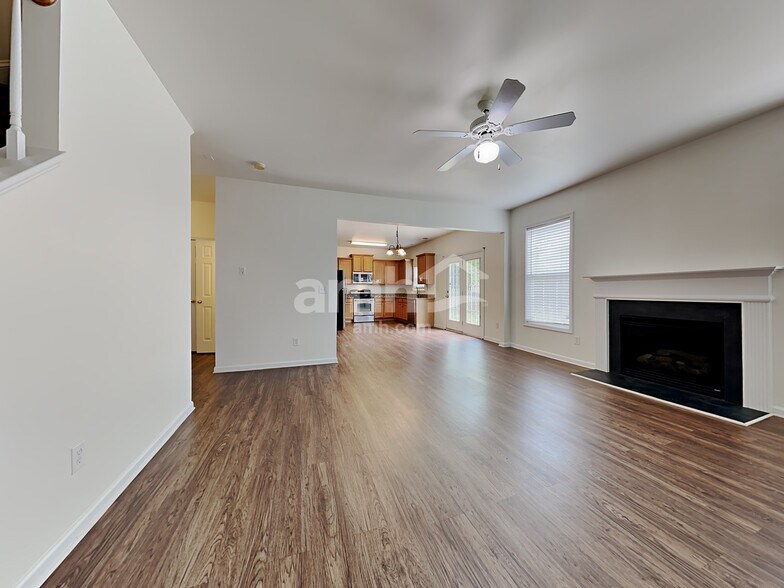 Building Photo - 1315 Emory Ln NW