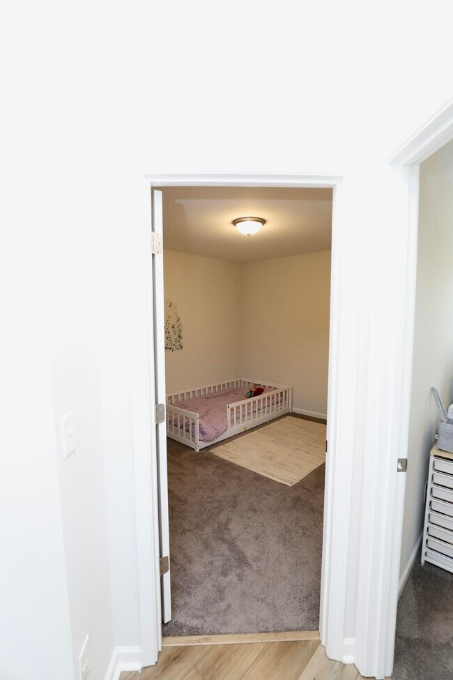 Building Photo - 1052 Ashcroft Cir