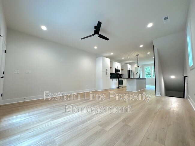 Building Photo - 1352 Briar Creek Rd