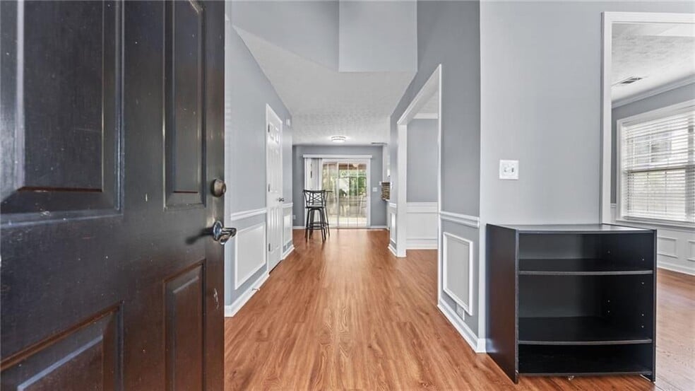 Building Photo - 450 Manor Glen Dr