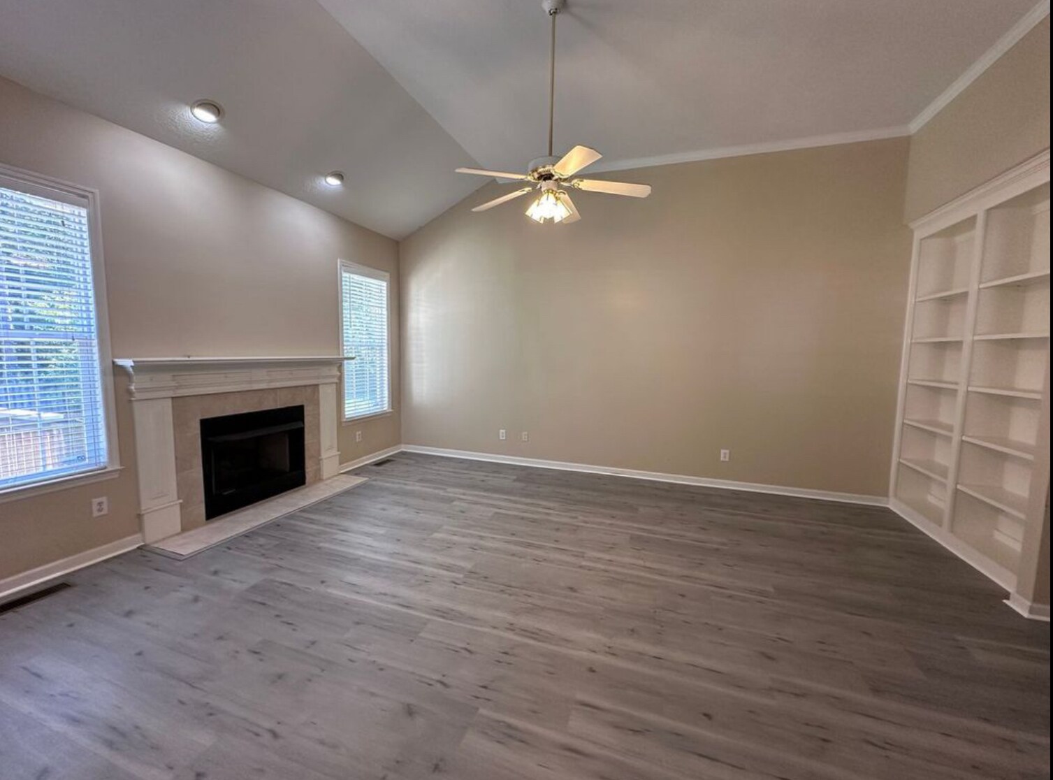 Building Photo - 297 High Chaparral Dr