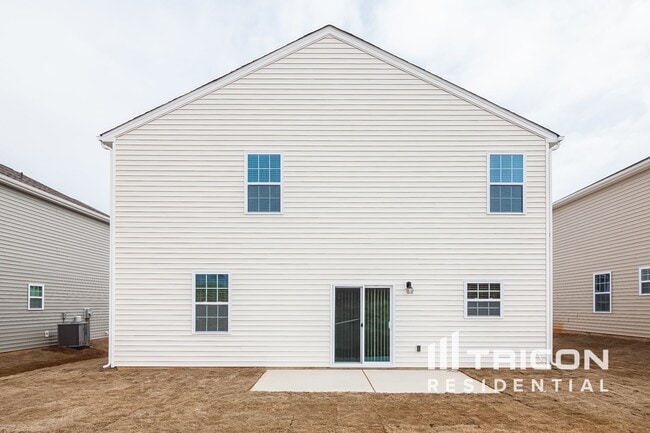Building Photo - 156 King William Dr