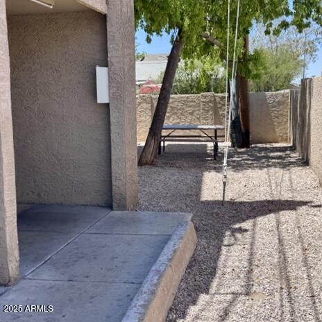 Building Photo - 602 E Townley Ave