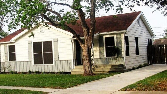 Building Photo - 505 Chamberlain St