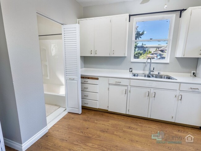 Building Photo - Charming 2-Bedroom Home with Private Yard ...