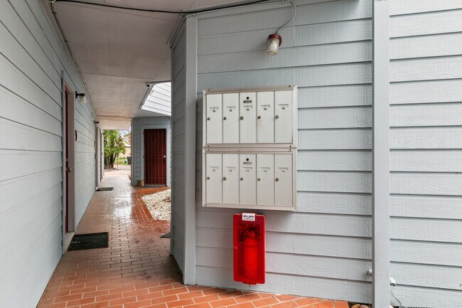 Building Photo - 701 Rosedale St