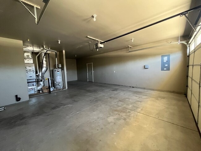 Building Photo - 5373 N Mitchum Ave