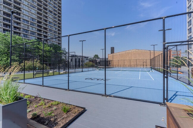 Building Photo - 2020 N Lincoln Park W
