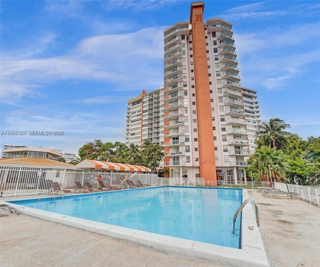 Building Photo - 1301 NE Miami Gardens Dr