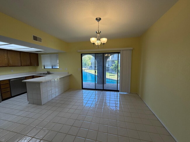 Building Photo - 2524 S El Paradiso