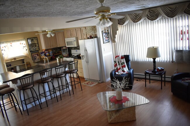 Building Photo - 4 Cindy St