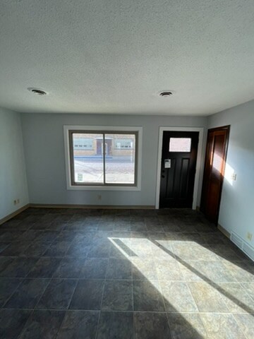 Building Photo - 952 3rd Ave