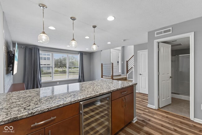 Building Photo - 13093 Grand Vue Dr