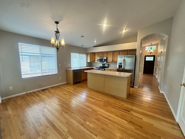 Building Photo - 3 Bedroom 3 Bath - Arapahoe Ridge Erie!