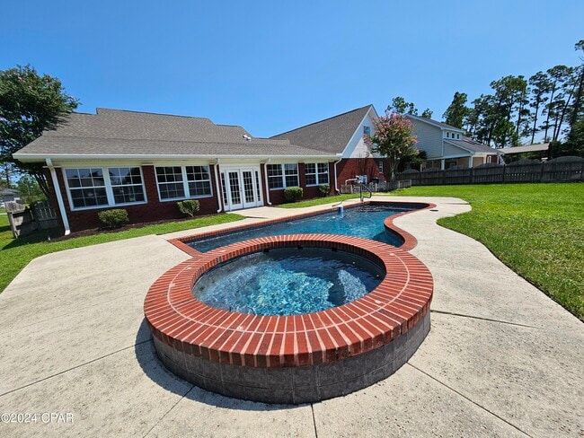 Building Photo - 2103 Coral Dr