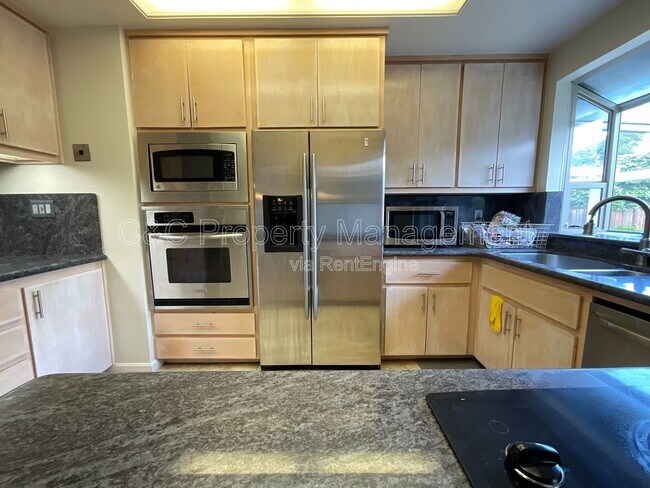 Building Photo - 1426 Ormsby Dr