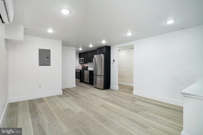 Building Photo - 2132 Pine St