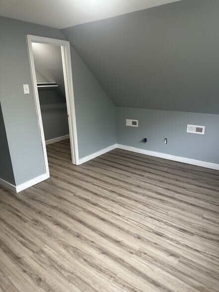 Building Photo - 1303 Barnard Dr