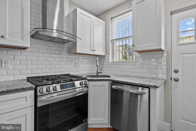 Building Photo - 2142 N Percy St