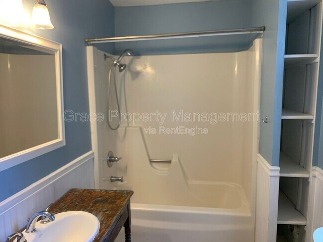 Building Photo - 819 E 25th Ave