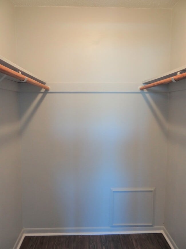 Building Photo - 6025 Shore Blvd S