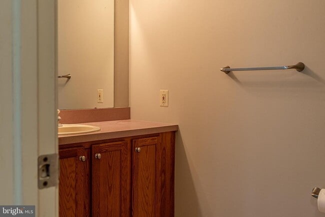 Building Photo - 127 Horseshoe Dr