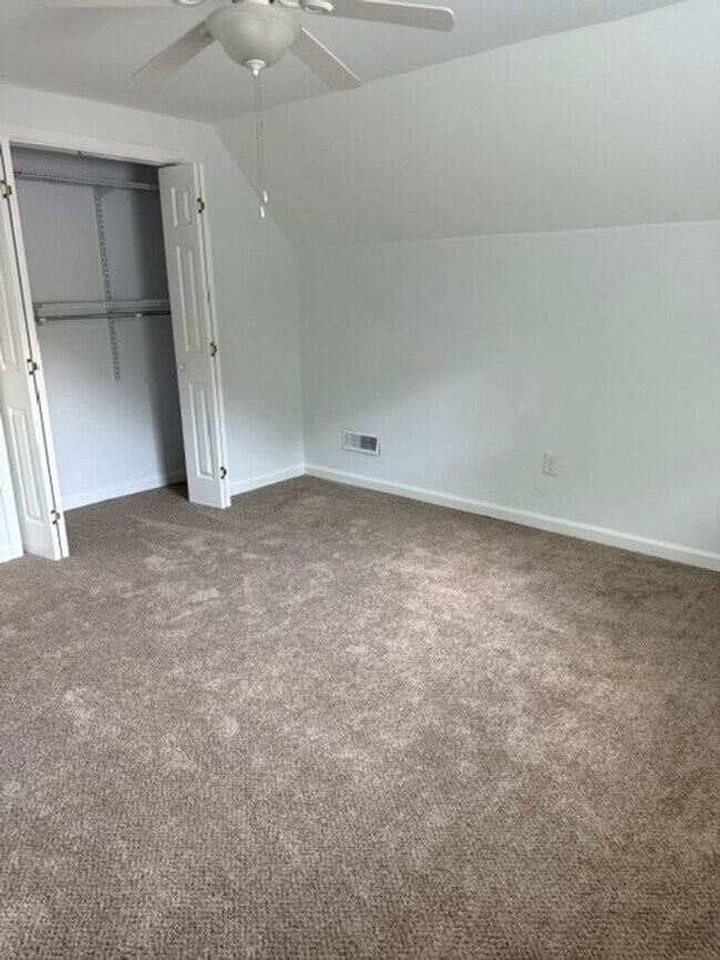 Building Photo - 302 Cottonwood Ln