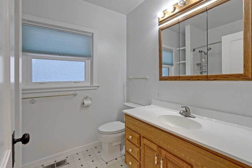 Building Photo - 303 NE 45th Ave