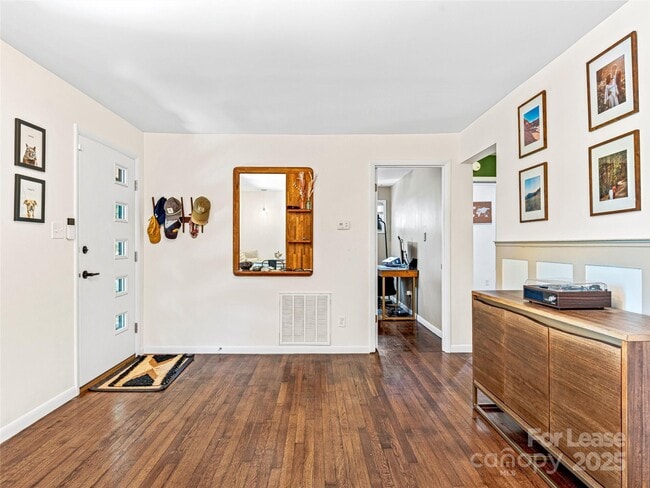 Building Photo - 44 Broadview Ave