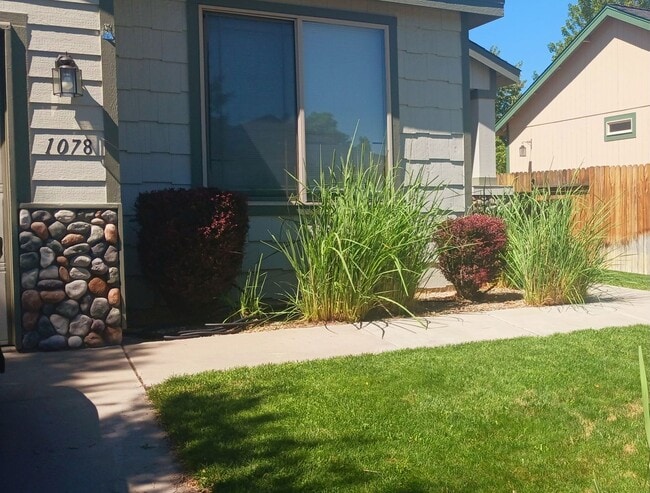 Building Photo - Beautiful Northridge Home