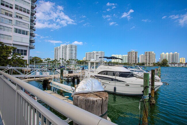 Building Photo - 18021 Biscayne Blvd