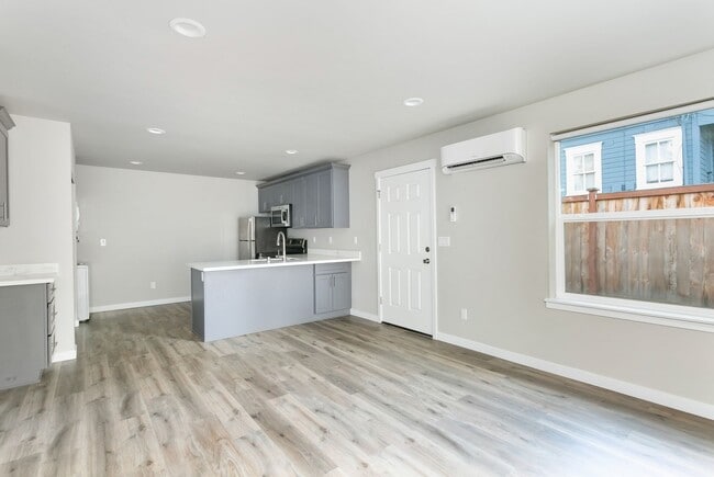 Building Photo - Charming Private 2BD/1BA DADU in Tacoma – $2,250/mo