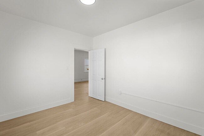 Building Photo - Freshly Remodeled 3 Bed / 2 Bath Home with Large Private Yard