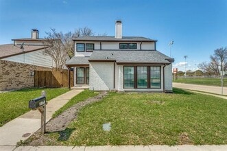 Building Photo - 2321 North Ct