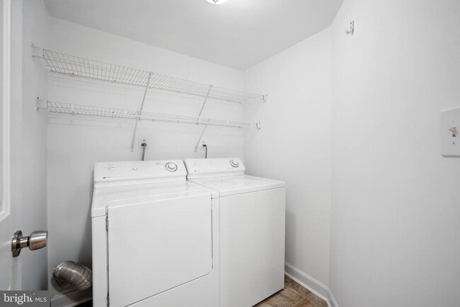 Building Photo - 6696 Debra Lu Way