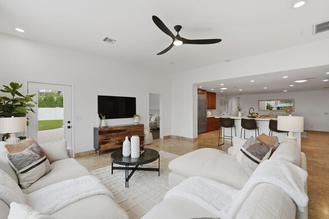 Building Photo - 6302 E Cochise Rd