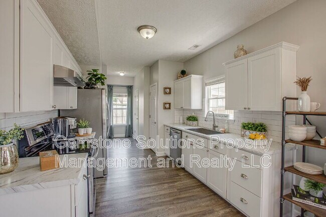Building Photo - 1903 Baslia Ct