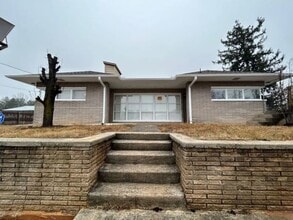 Building Photo - Lenoir City 3bd/2.5ba brick ranch with lar...