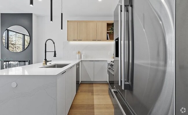 Building Photo - 145 5th St