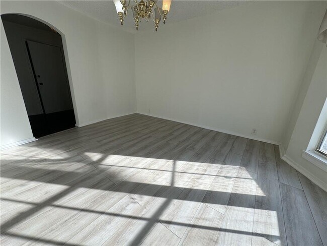 Building Photo - 7445 Bowers Ln