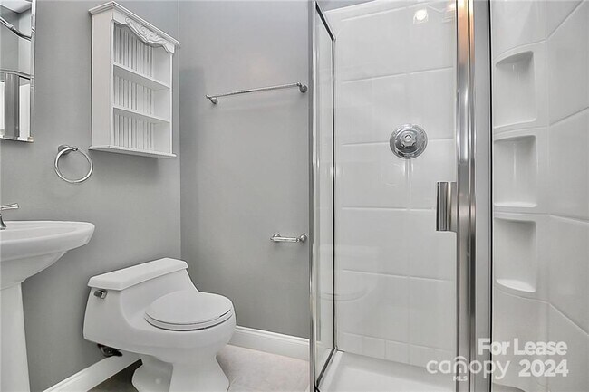 Building Photo - 2300 Mirow Pl