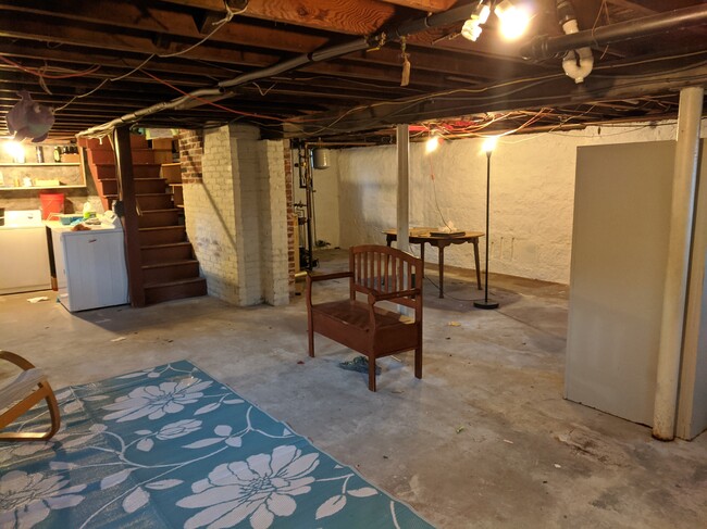 Building Photo - 13 Gallup Ln