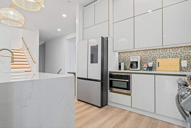 Building Photo - 20 St Francis Dr S